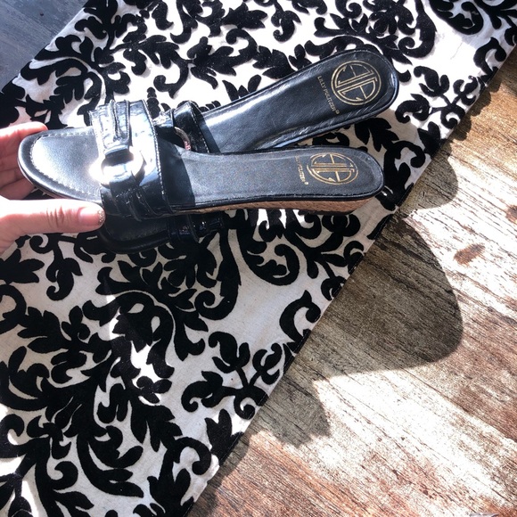 COPY - Lily Pulitzer sandals 9 GUC - Picture 4 of 8